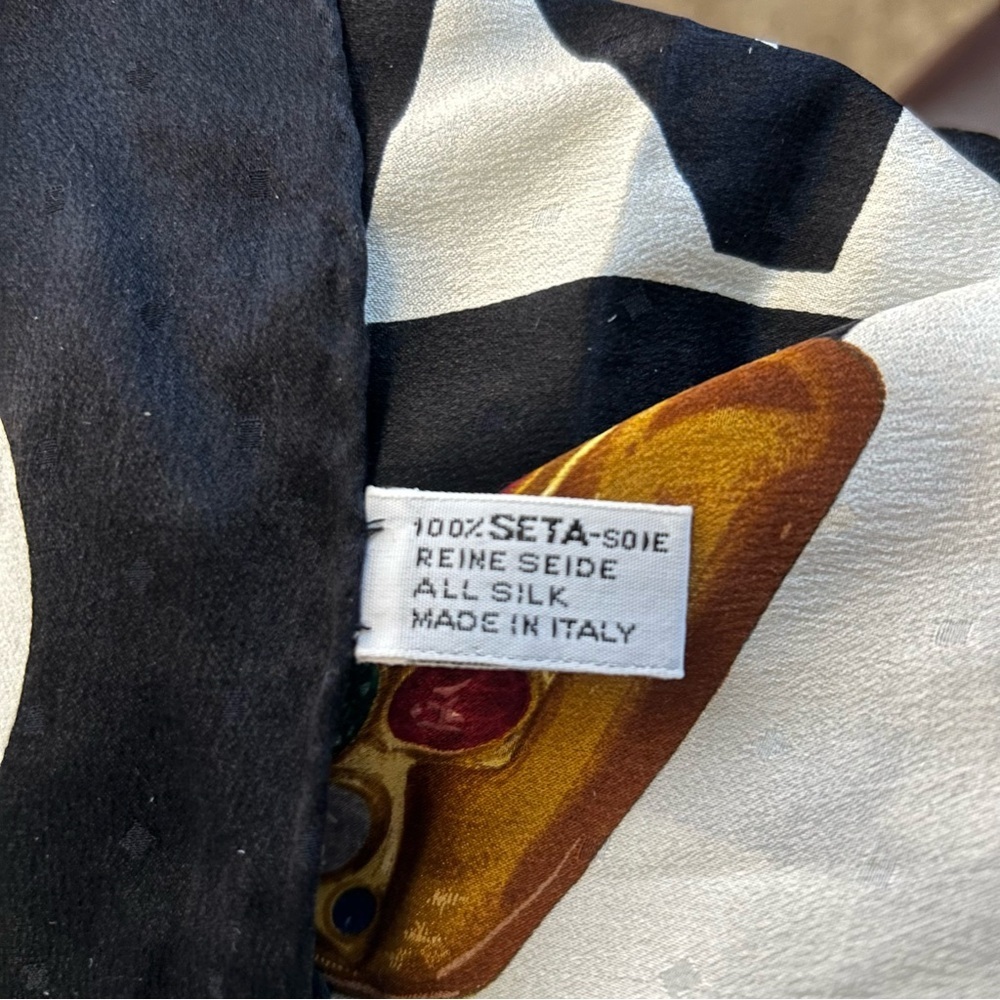 Chanel Vintage Silk Scarf — Coco Silhouette Black & White Chain Print - Picture 5 of 6